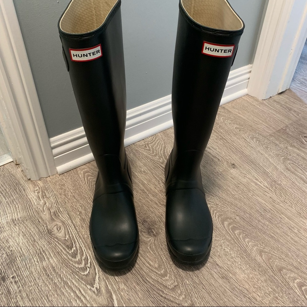 Navy blue Hunter Rain Boots - size M8/F9